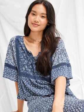 AE Floral Lace-Up Flutter-Sleeve Bouse Medium Blue Rayon Top Shirt NWOT